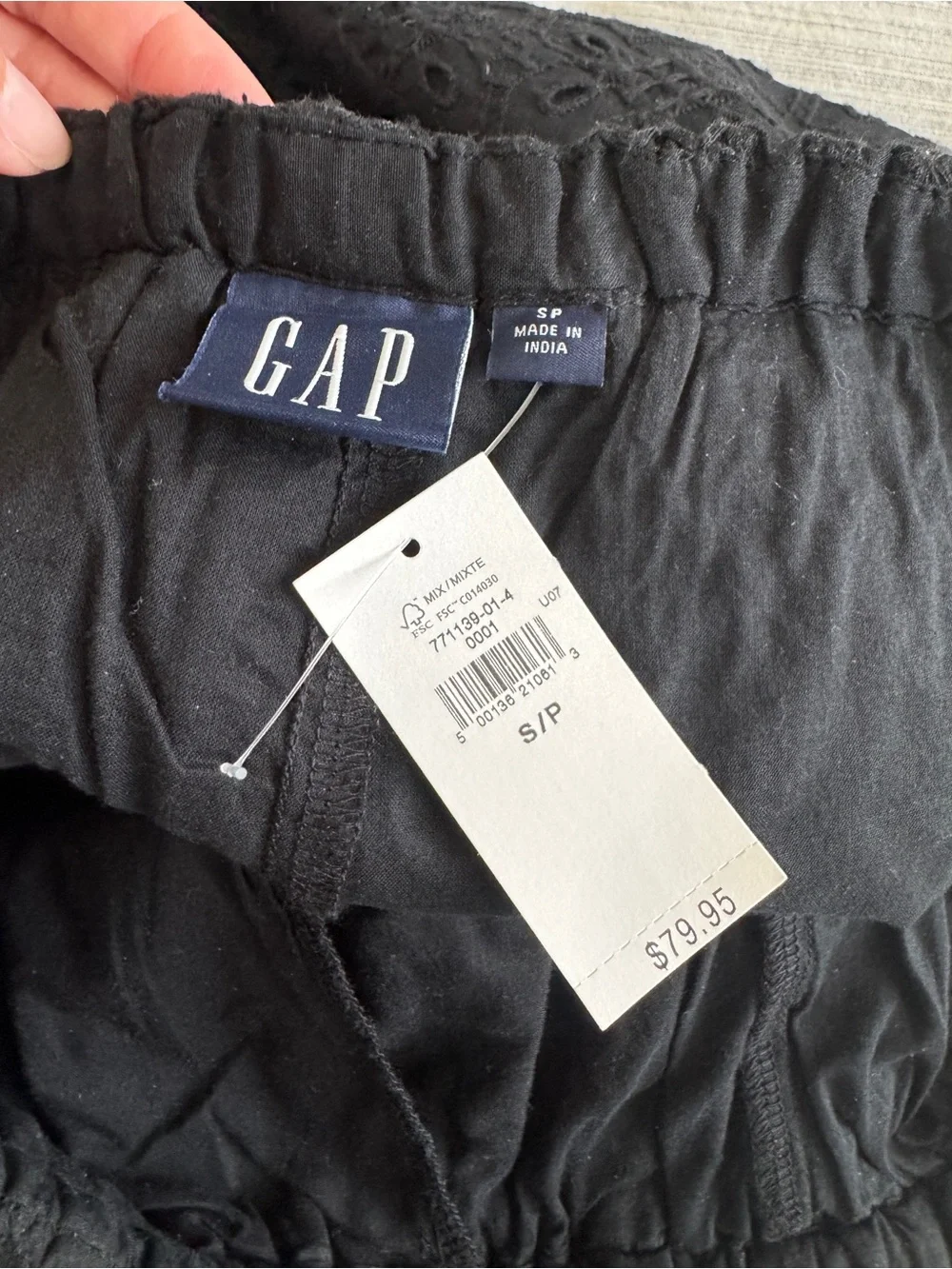 NWT Gap Black Eyelet Elastic Waist Shorts - Picture 3 of 3